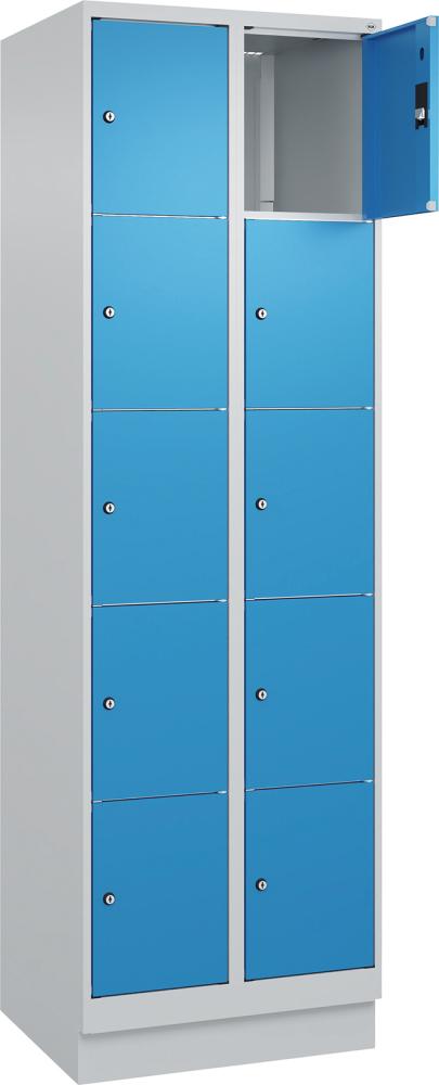 Fächerschrank CLASSIC B600xT500xH1950 mm RAL 7035/5012, 2x5 Fächermit 100 mm hohem Sockel