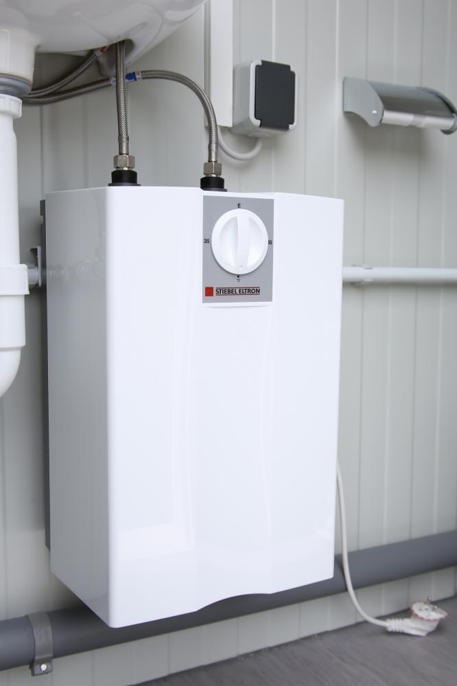 Artikelhauptbild Elektro-Untertisch- speicher,5 Liter, Markenfabrikat