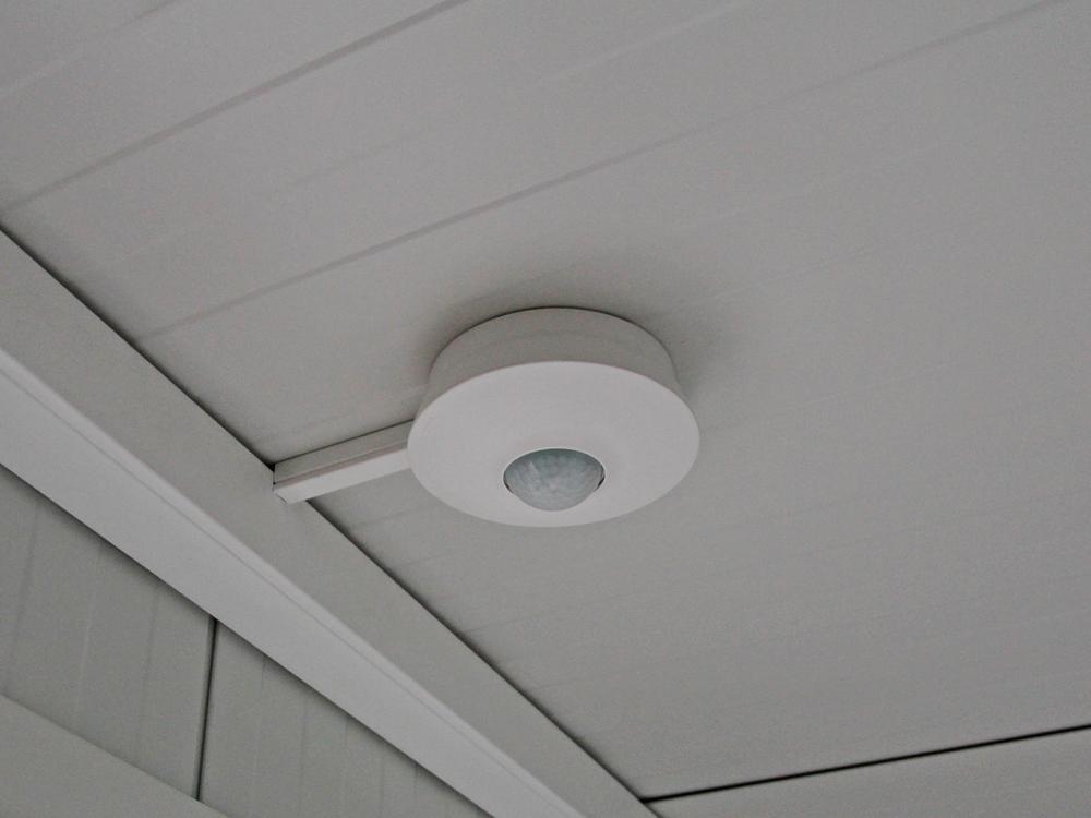 Artikelhauptbild Deckenpräsenzmelder statt Lichtschalter, IP 55, Farbe weiß Erfassungswinkel 360°