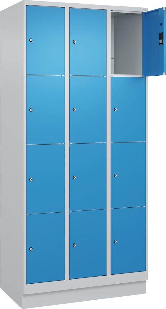 Fächerschrank CLASSIC B900xT500xH1950 mm RAL 7035/5012, 3x4 Fächermit 100 mm hohem Sockel